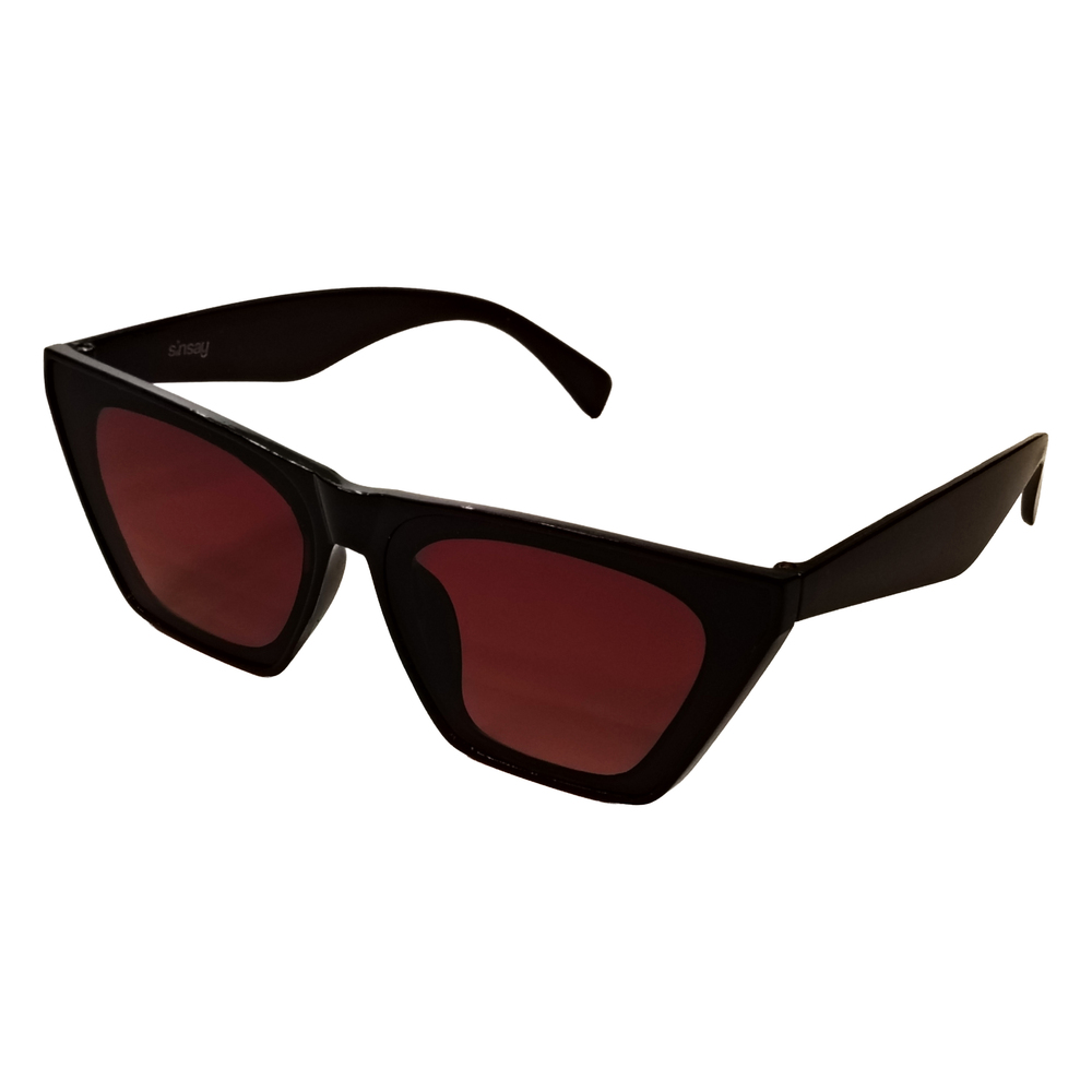 Angular cat-eye fashion sunglasses